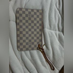 LOUIS VUITTON Damier Azur Neverfull GM
Pochette Rose Ballerine🚨open to offers🚨